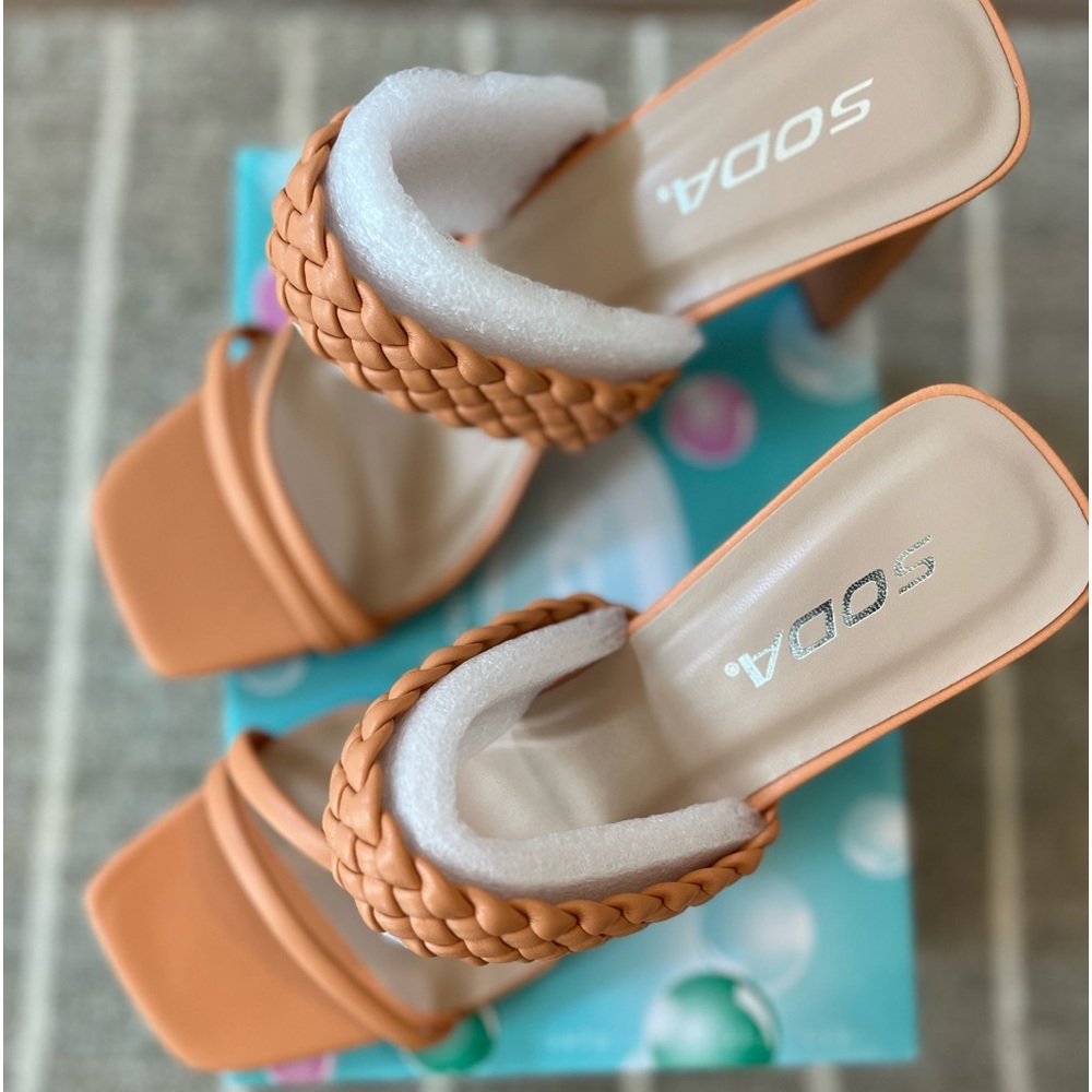 Brand new Sofa Carmen block heel sandals, beautiful soft orange, Size 7